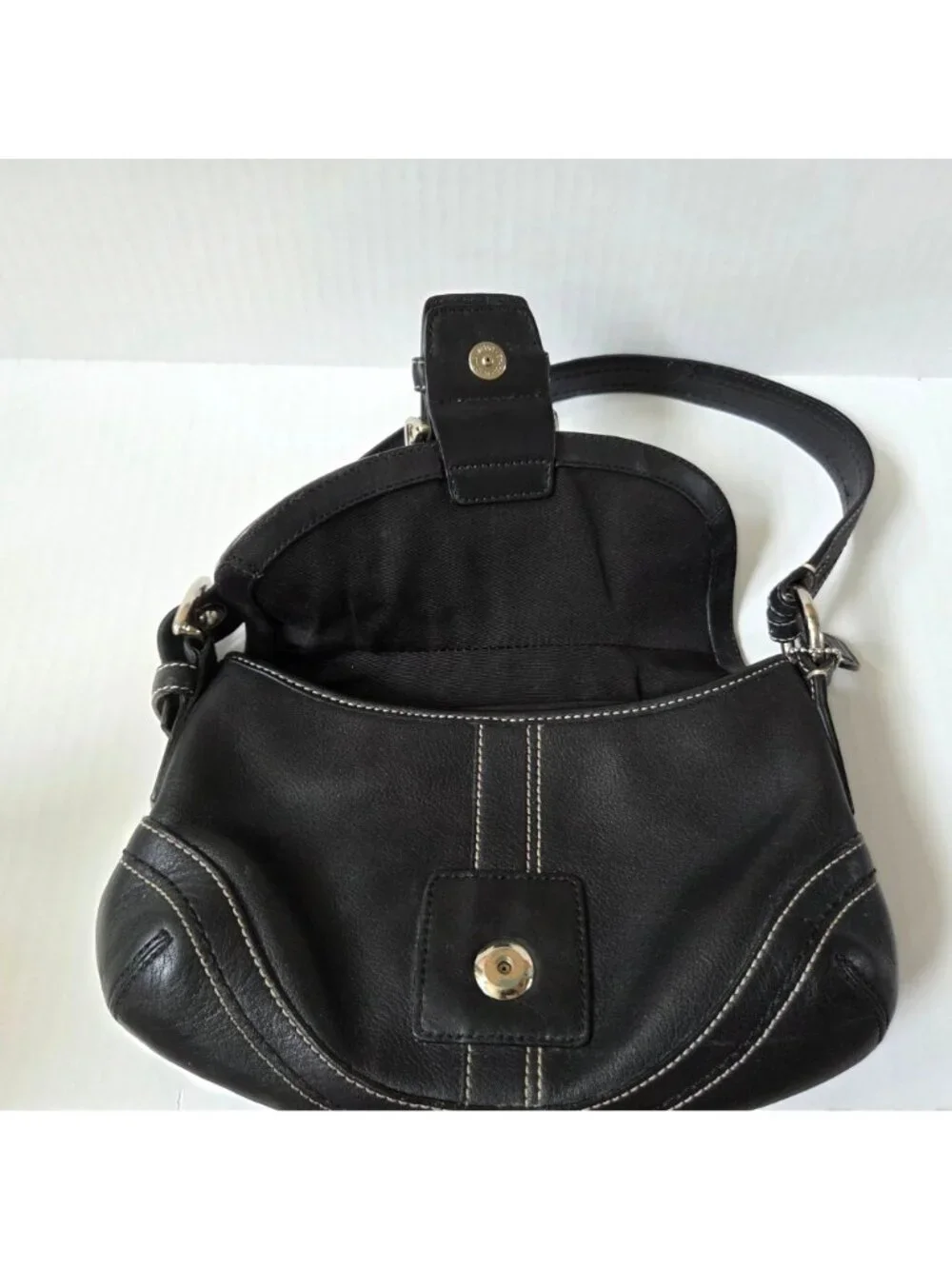 Vintage Coach Soho Black Leather Flap Shoulder Bag F10909 Y2K Contrast Stitching